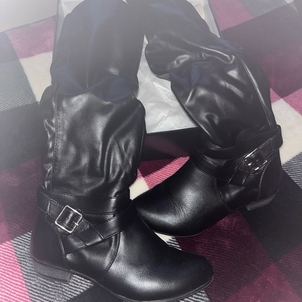 Women’s 5.5 fergalicious black boots